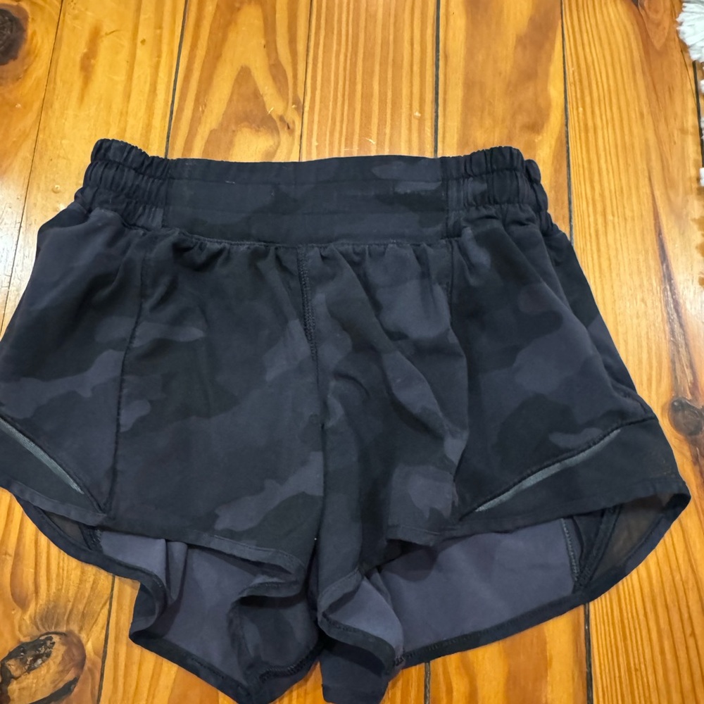 Black Camouflage Women's Shorts womens lululemon size 4 2.5” great condition